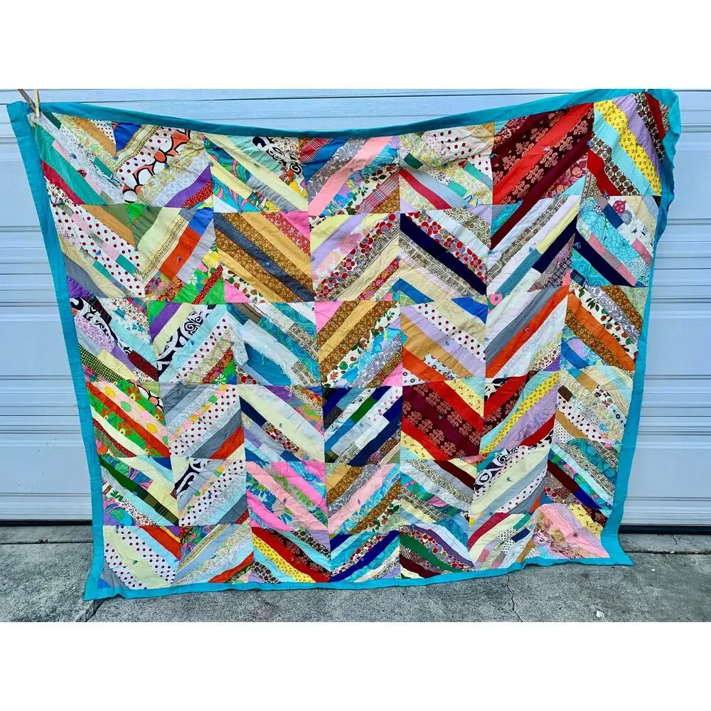 STRIKING 1940's- 1950's ZIGZAG MULTICOLOR ANTIQUE PATCHWORK QUILT